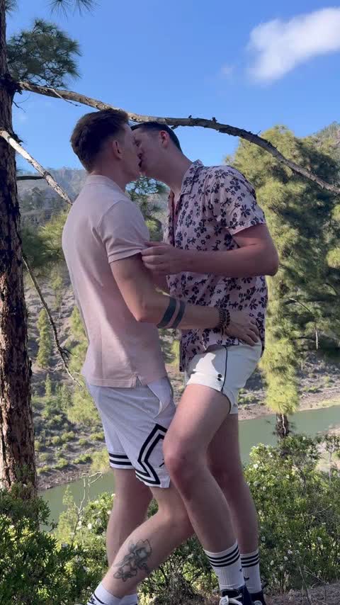 First outdoor date turns into a blowjob