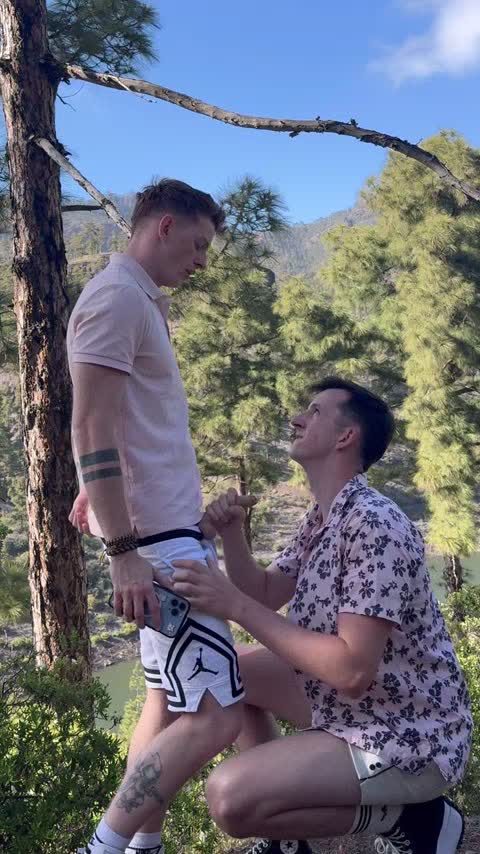 Can't contain his urge his gave his date a blowjob
