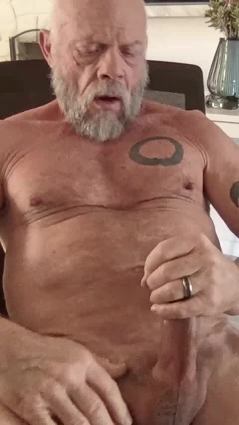 Horny Dave Cumshow