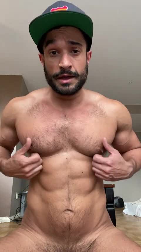 Pumped Muscular Guy Jacks Off and Cums Hard with his Dildo