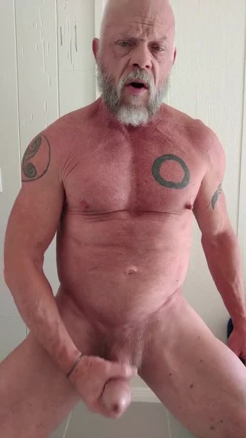 Quick Jerk Off before doing the Dishes