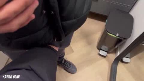Blowing a stranger's cock he met at the gym