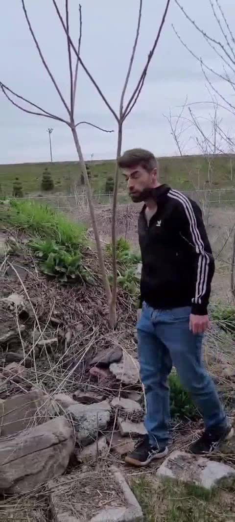 Dickflash and urinates