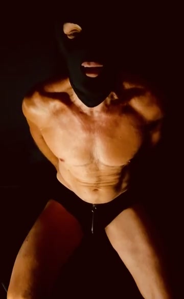 Mask on craving my thick bulge